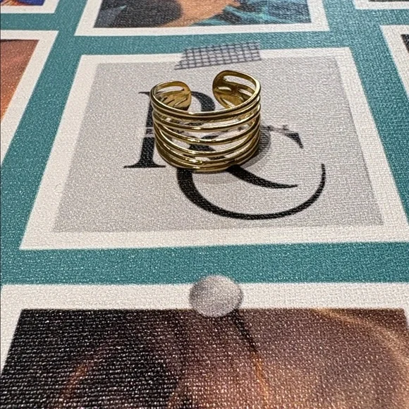 Elegant Gold Stacking Ring - 18K gold - Picture 3 of 4